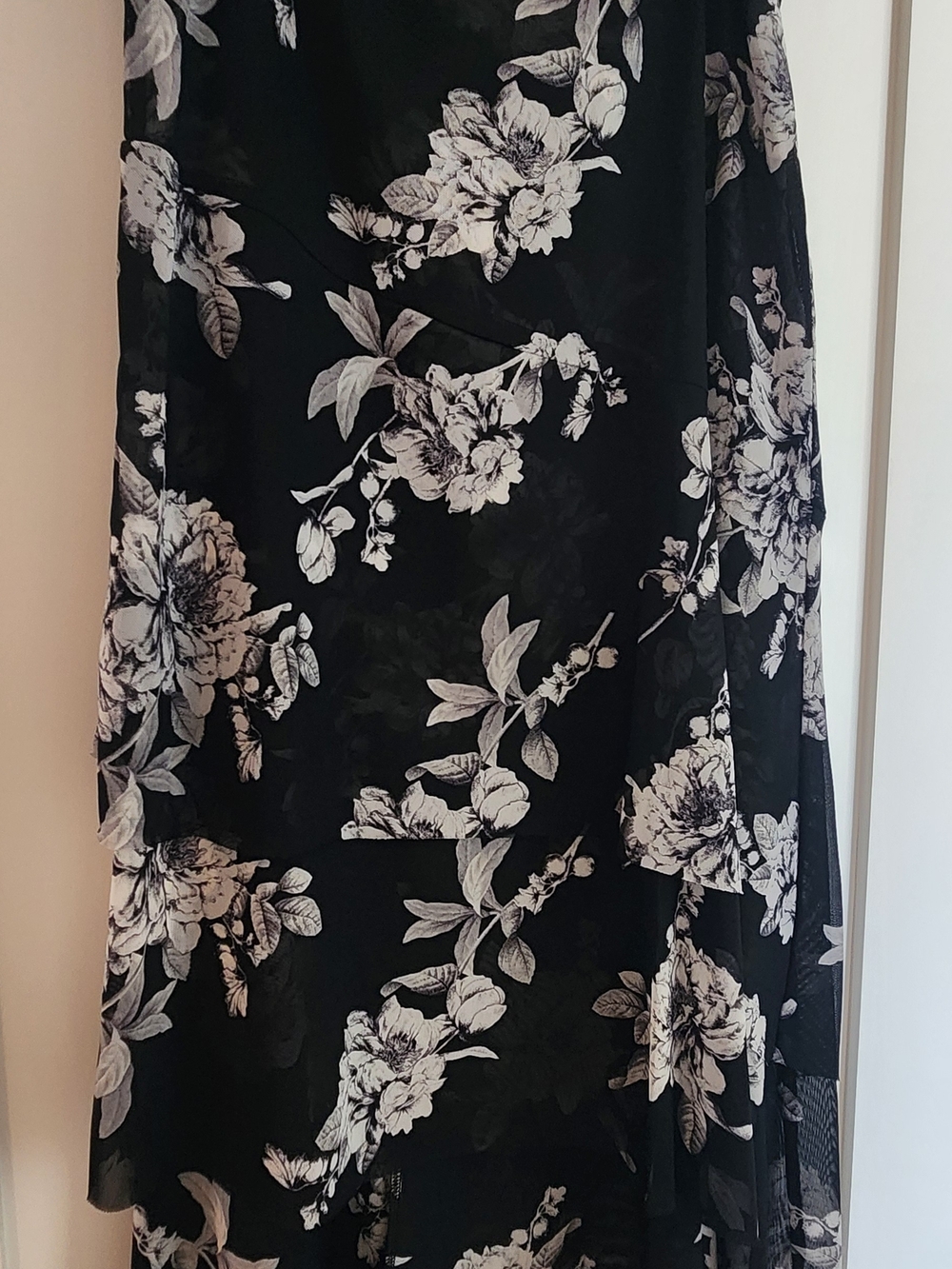 White House Black Market Black Maxi Skirt with White Floral Print, Size 8